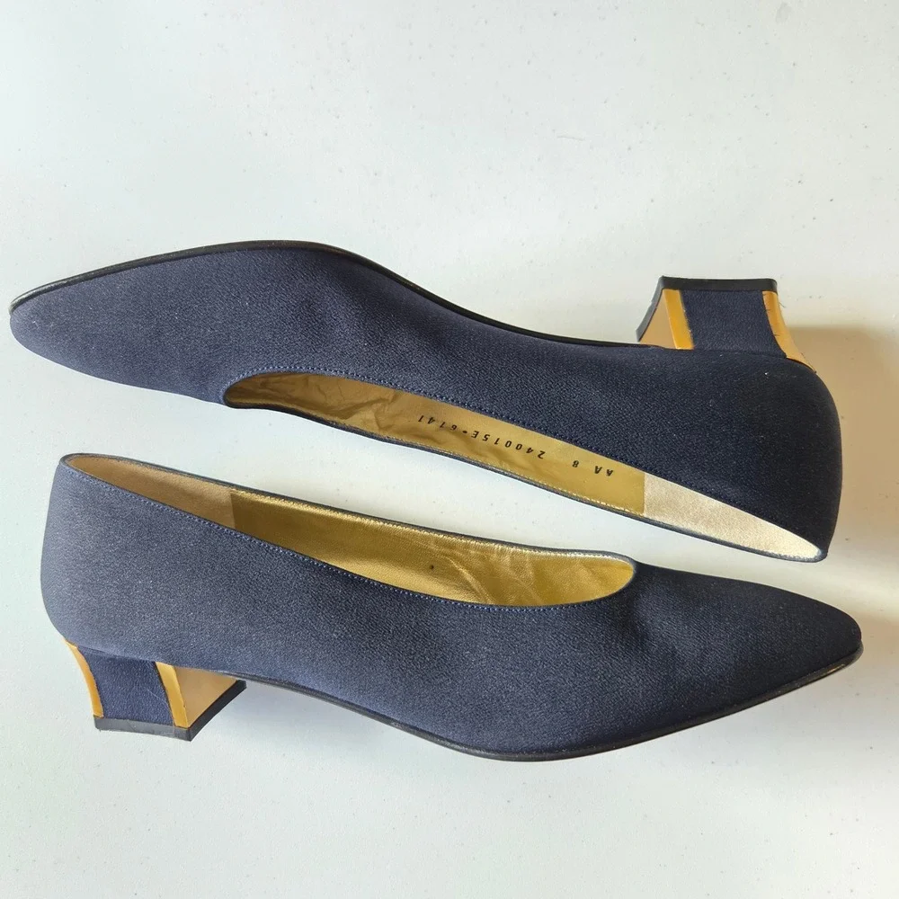 Vintage Bruno Magli Navy Pumps 8 AA Made in Italy Bologna Gold Heel Leather Sole